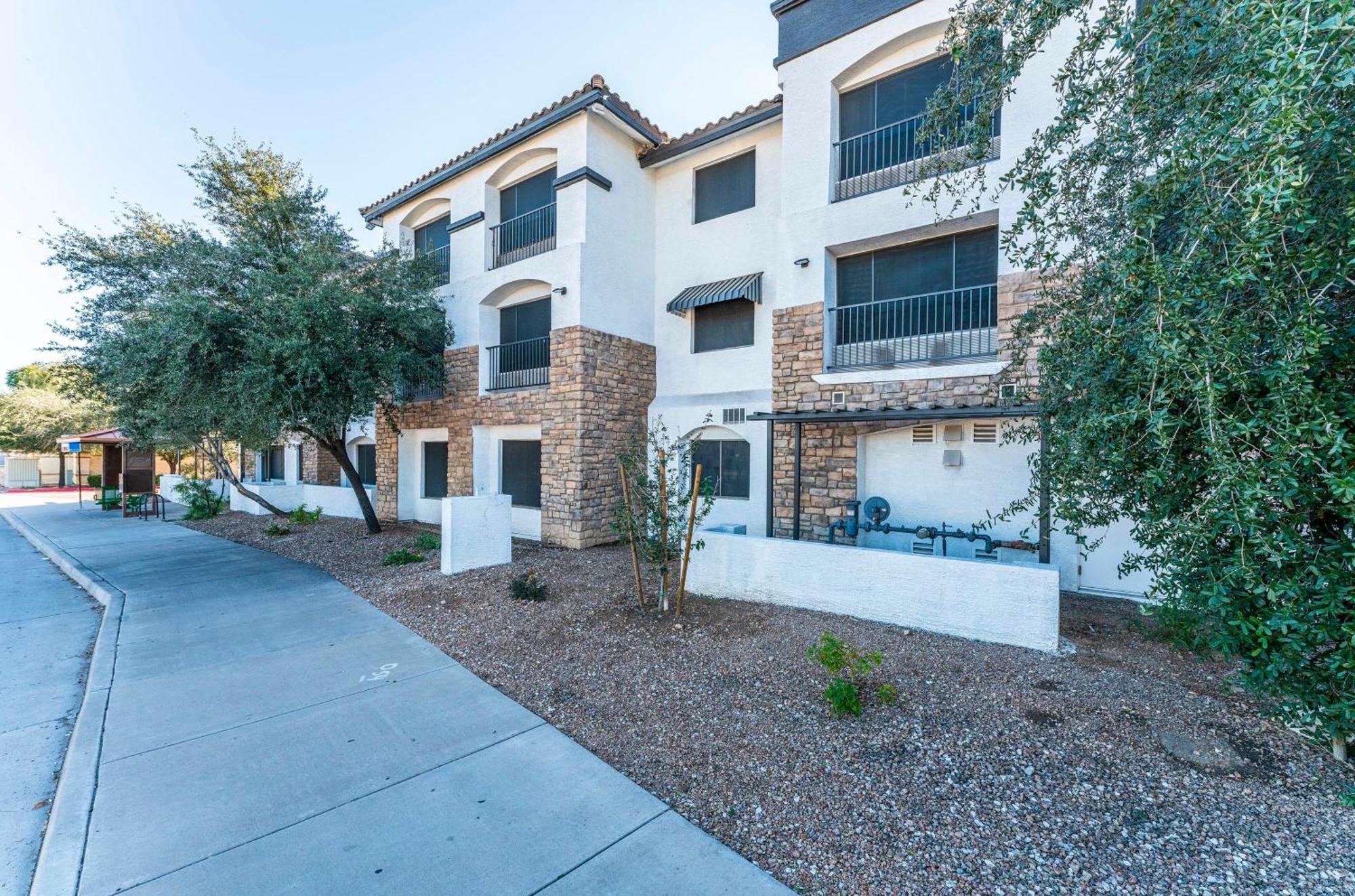 Tempe Corner Apartment Studio King Bed Exterior photo