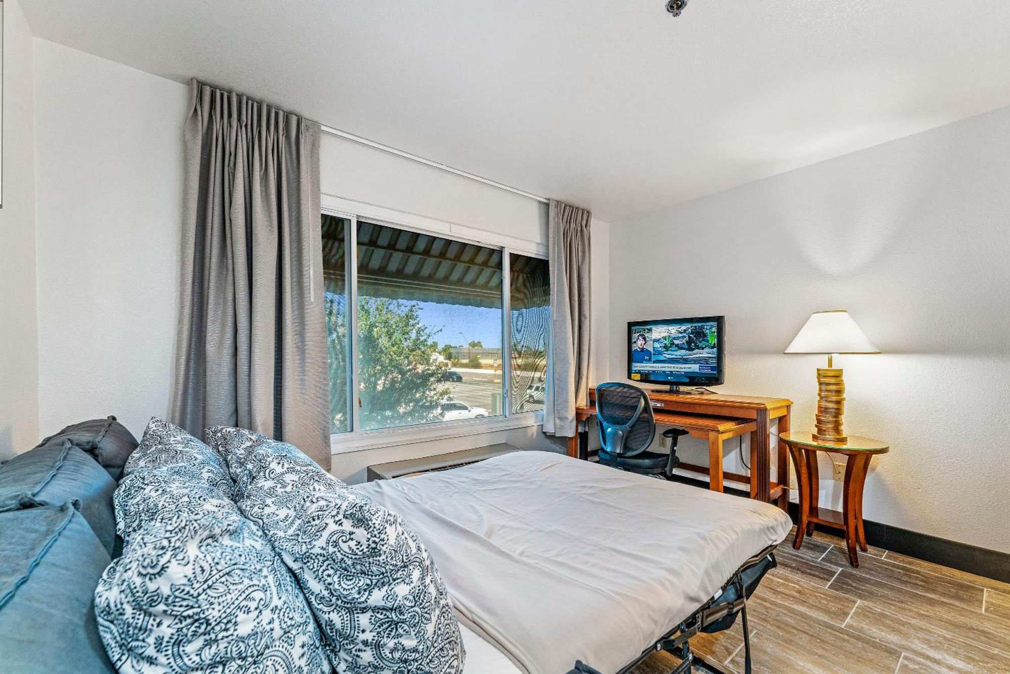 Tempe Corner Apartment Studio King Bed Exterior photo