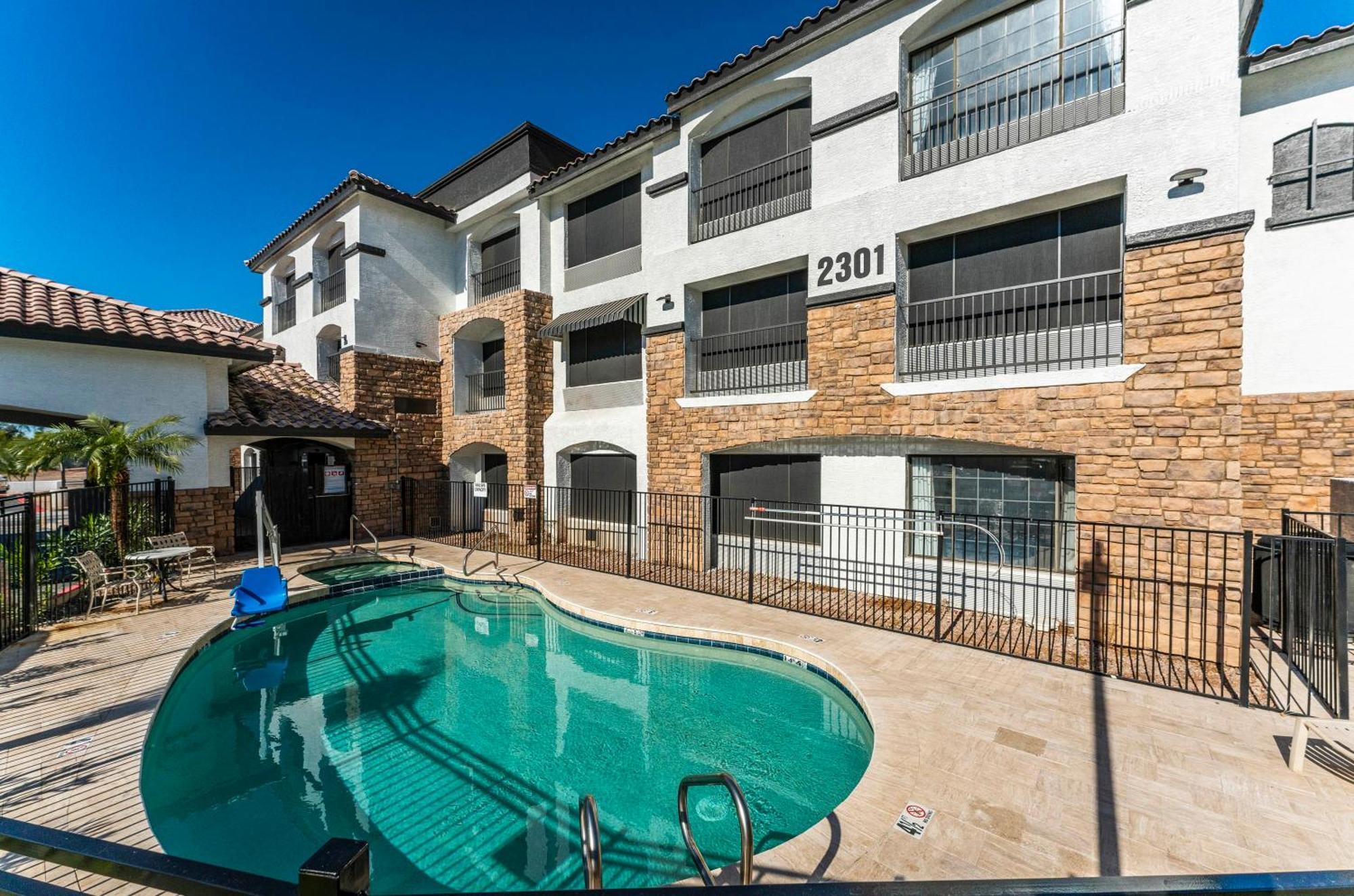 Tempe Corner Apartment Studio King Bed Exterior photo