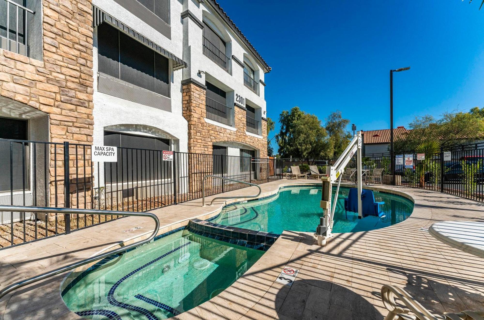 Tempe Corner Apartment Studio King Bed Exterior photo
